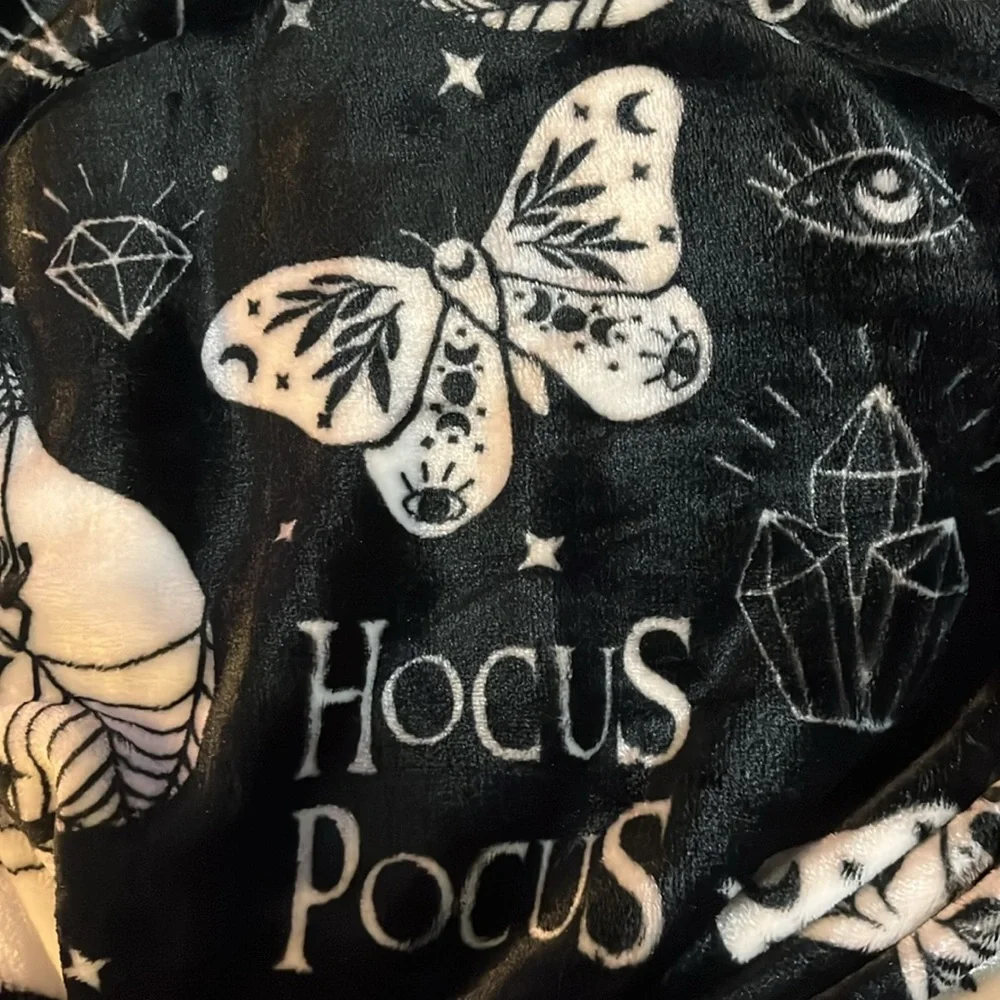 Witchy Halloween throw blanket *FIRM PRICE*